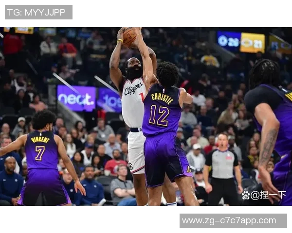 2016年NBA季后赛快船与雷霆激战回顾精彩瞬间与关键时刻解析 2016年NBA季后赛快船与雷霆激战回顾精彩瞬间与关键时刻解析