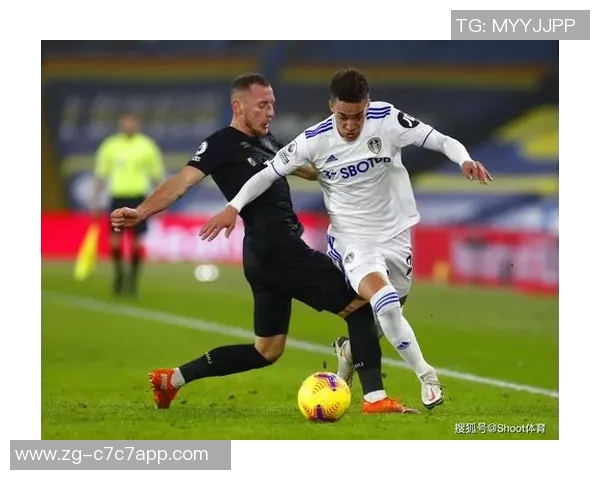 利兹联队与伯恩利的激烈对决展现英超球队的竞争魅力与战术较量 利兹联队与伯恩利的激烈对决展现英超球队的竞争魅力与战术较量